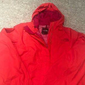 The North Face Womens Hyvent Waterproof Windbreaker Hooded Rain Jacket Red